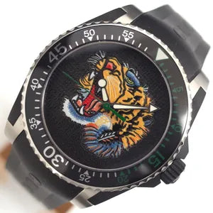 GUCCI DIVE WATCH - EMBROIDERED TIGER MOTIF